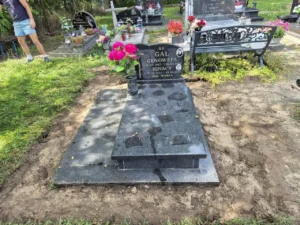 Podnoszenie nagrobków